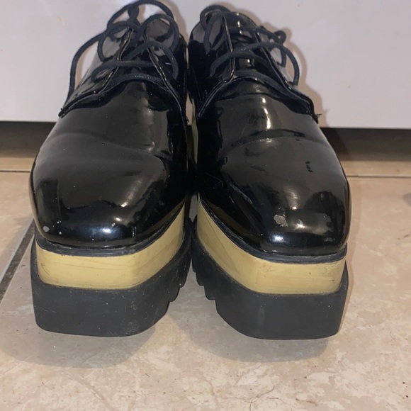 Pretty Black Lace-Up Patent Leather Platform Shoes Size 8 - Picture 2 of 7